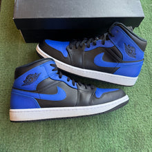 Load image into Gallery viewer, Jordan Hyper Royal Mid 1s Size 10.5
