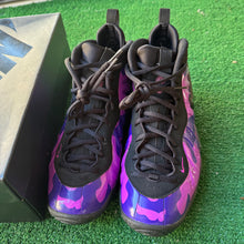 Load image into Gallery viewer, Nike Purple Camo Foamposites Size 7Y
