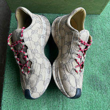 Load image into Gallery viewer, Gucci Run Sneakers Size 9UK
