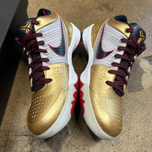 Load image into Gallery viewer, Nike Kobe Gold Medal Size 9
