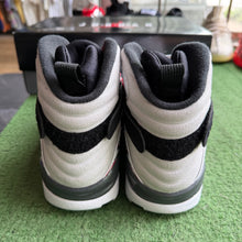 Load image into Gallery viewer, Jordan Bugs Bunny 8s Size 9
