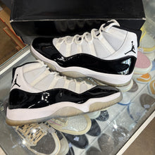Load image into Gallery viewer, Jordan Concord 11s Size 10.5
