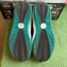 Load image into Gallery viewer, Nike LeBron Red Carpet 7s Size 11
