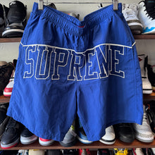 Load image into Gallery viewer, Supreme Shorts Size L
