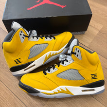 Load image into Gallery viewer, Jordan Tokyo T23 5s Size 10.5

