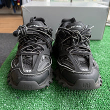 Load image into Gallery viewer, Balenciaga Tracks Size 37
