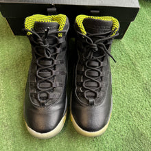 Load image into Gallery viewer, Jordan Venom 10s Size 7Y

