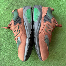 Load image into Gallery viewer, New Balance 580s Size 10.5
