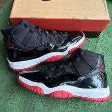 Load image into Gallery viewer, Jordan Bred 11s Size 9
