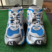 Load image into Gallery viewer, Balenciaga Runners Size 42
