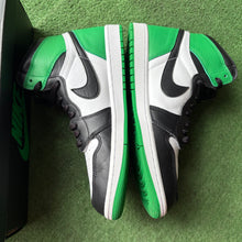 Load image into Gallery viewer, Jordan Lucky Green 1s Size 11
