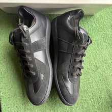 Load image into Gallery viewer, Maison Margiela Gaits Size 41.5
