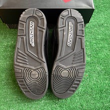 Load image into Gallery viewer, Jordan Black Cat 3s Size 10.5
