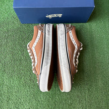 Load image into Gallery viewer, Vans Cocoa Brown Pearlized Old Skool 36s Size 8

