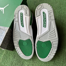 Load image into Gallery viewer, Jordan Pine Green 3s Size 7.5
