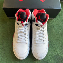 Load image into Gallery viewer, Jordan Fire Red 5s (Black Tongue) Size 8.5

