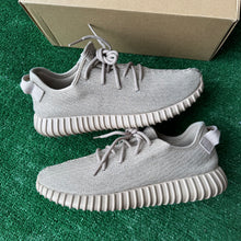 Load image into Gallery viewer, Yeezy Oxford 350s Size 10.5
