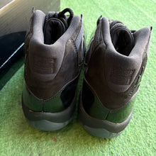 Load image into Gallery viewer, Jordan Cap And Gown 11s Size 8.5
