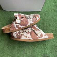 Load image into Gallery viewer, Octavious Marks Clogs Size 7/8
