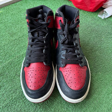 Load image into Gallery viewer, Jordan Banned 1s Size 10.5
