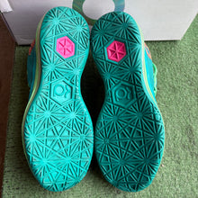 Load image into Gallery viewer, Nike Hero Pack KD 6 Elites Size 9.5
