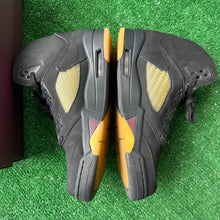 Load image into Gallery viewer, Jordan A Ma Maniére 5s Size 8.5
