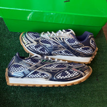 Load image into Gallery viewer, Bottega Veneta Orbits Size 43
