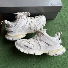 Load image into Gallery viewer, Balenciaga Tracks Size 39
