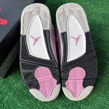 Load image into Gallery viewer, Jordan Orchid 4s Size 7.5W/6M
