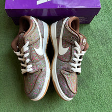 Load image into Gallery viewer, Nike Paisley SB Low Dunks Size 10.5
