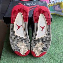 Load image into Gallery viewer, 2019 Jordan Bred 4s Size 5.5Y
