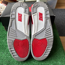 Load image into Gallery viewer, Jordan Fire Red 3s Size 8
