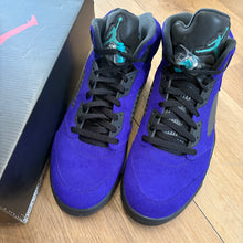 Load image into Gallery viewer, Jordan Alternate Grape 5s Size 12
