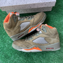 Load image into Gallery viewer, Jordan Olive 5s Size 10.5
