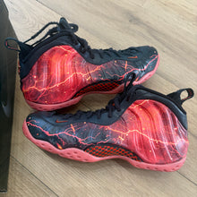 Load image into Gallery viewer, Nike Stranger Things Foamposites Size 11
