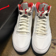 Load image into Gallery viewer, Jordan Fire Red 5s Size 10.5
