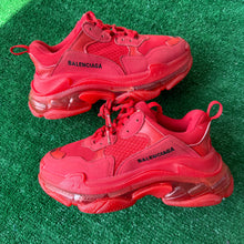 Load image into Gallery viewer, Balenciaga Triple S Size 39
