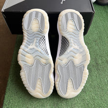 Load image into Gallery viewer, Jordan Jubilee 11s Size 10.5
