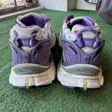 Load image into Gallery viewer, Balenciaga Runners Size 40
