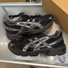 Load image into Gallery viewer, ASICS Black Gel-1130s Size 8.5
