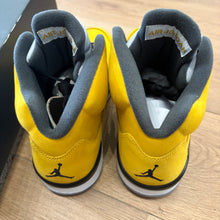 Load image into Gallery viewer, Jordan Tokyo T23 5s Size 10.5

