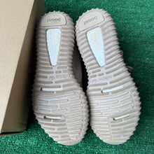 Load image into Gallery viewer, Yeezy Oxford 350s Size 10.5
