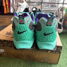 Load image into Gallery viewer, Nike Undefeated Light Menta Air Terra Humaras Size 10.5
