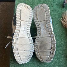Load image into Gallery viewer, Louis Vuitton Runaways Size 8UK

