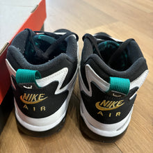 Load image into Gallery viewer, Nike Emerald Air Diamond Turfs Size 10
