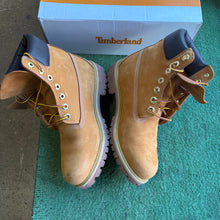 Load image into Gallery viewer, Timberland 6 Inch Boot Size 8
