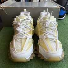 Load image into Gallery viewer, Balenciaga Tracks Size 41
