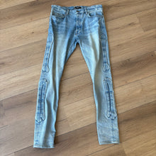 Load image into Gallery viewer, Amiri Denim Size 34
