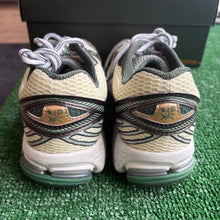 Load image into Gallery viewer, New Balance Aime Leon Dore 860v2s Size 8.5
