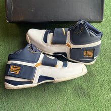 Load image into Gallery viewer, Nike LeBron Zoom Soldier Think 16 25 Straight 1s Size 13
